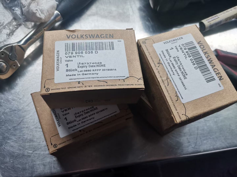 Load image into Gallery viewer, Audi RS4 Fuel Injectors OEM For EA113 2.0TFSI